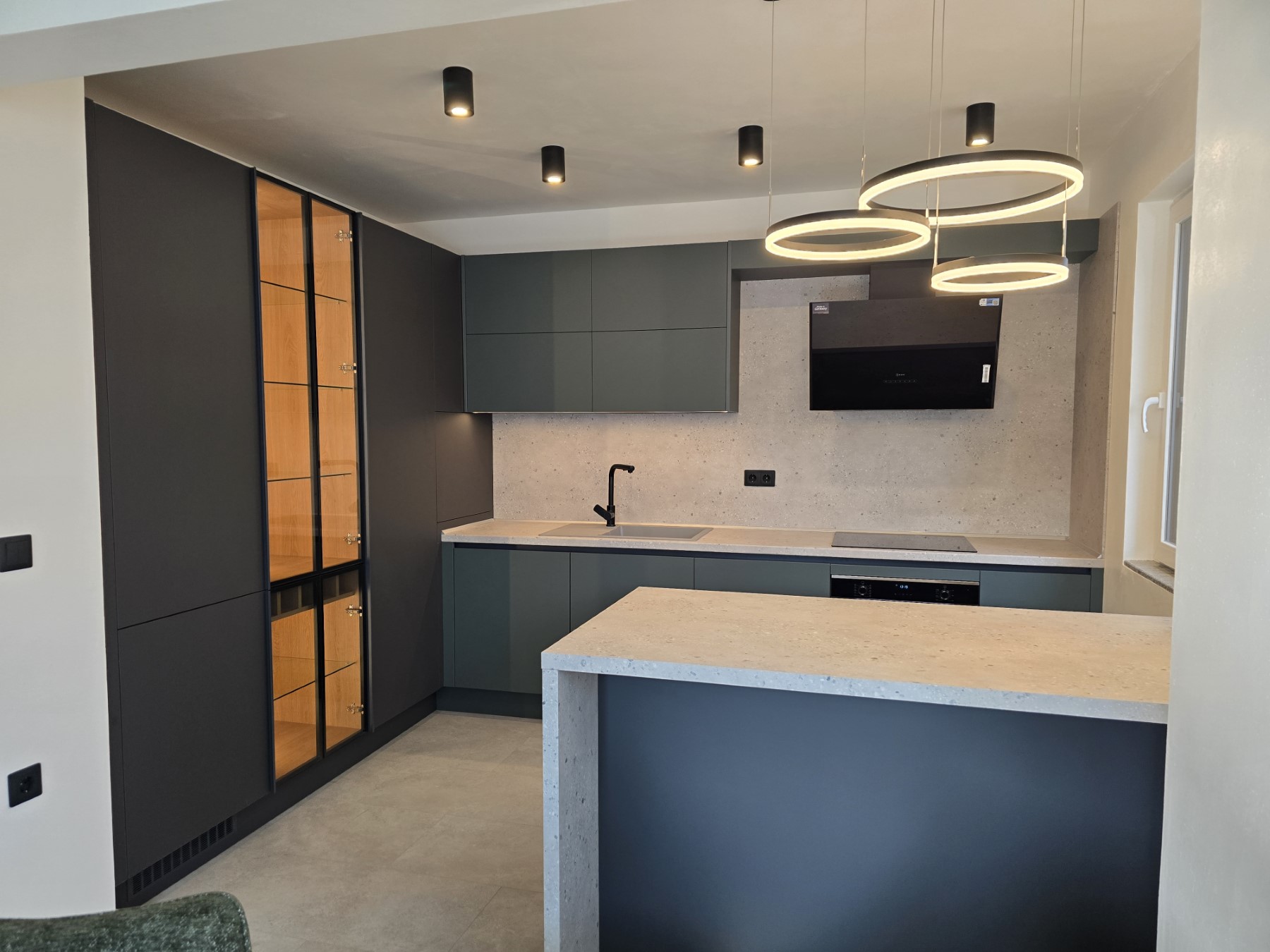 Кухня с остров